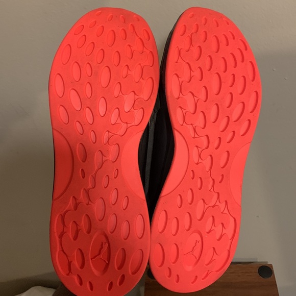 Puma Olive green and black with orange red bottom - Picture 3 of 4